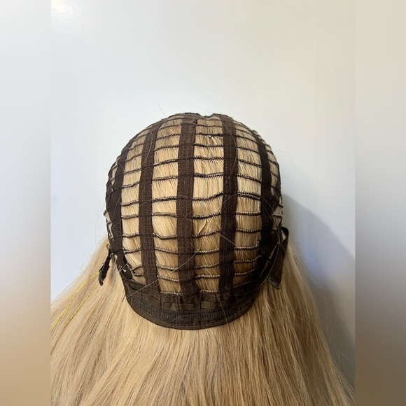 Balayage Light Blonde Wavy Long Wig with bangs - Picture 5 of 6